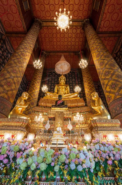 Wunderschönes Buddha-Bild in phra ubosot at wat hong rattanaram ratte — Stockfoto