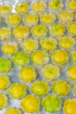 kanom woon göz choup, uygulanan Tay tatlı