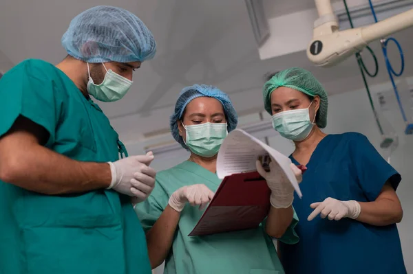 Team Professional Doctors Performing Operation Surgery Room Healthcare Medical — Stock Photo, Image