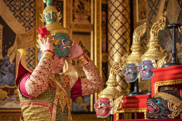 Pantomime Khon 是泰国传统的经典蒙面戏剧 以泰国阿尤塔亚省Wat Phra Khao的公共场所的泰国绘画为背景 从Ramakien Ramayana 中创作了一些场景 — 图库照片