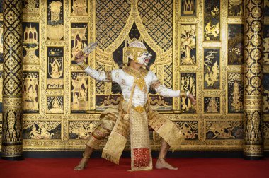 Pantomim (Khon) Hanuman, Tayland 'ın Wat Phra Khao, Ayutthaya, Tayland' da halka açık bir yerde Tayland 'da, Ramayana' dan gizlenmiş geleneksel bir klasik maymun dans dramıdır.