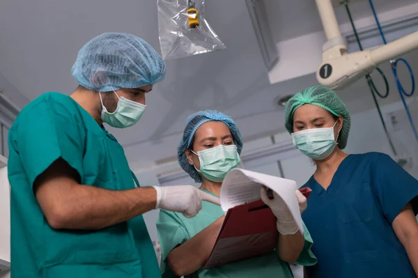 Team Professional Doctors Performing Operation Surgery Room Healthcare Medical — Stock Photo, Image