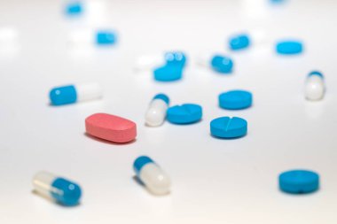 Çeşitli ilaç ilaç hapları, tabletler ve kapsüller. Pills arka plan.