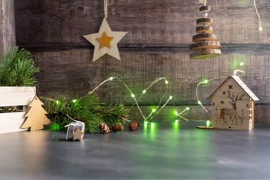 Noel ve sıfır israf, ekonomik noel tatili konsepti, odunlu eko dekor