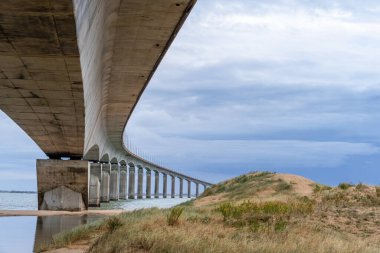 Ile de Re 'nin La Rochelle Köprüsü, Poitou Charente, Charente Denizcilik, Fransa.