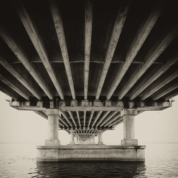 Perspektive der Brücke — Stockfoto