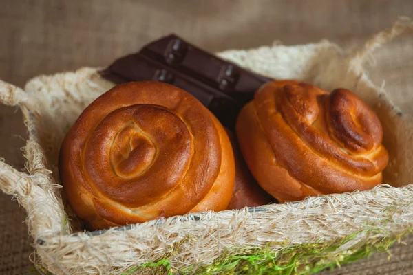 Sweet spiral buns in the basket — Stock Photo, Image