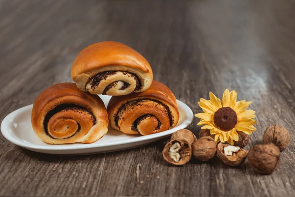 Sweet buns on the plate. — Stock Photo, Image