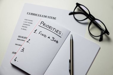 Müfredat vitae, üzerinde 