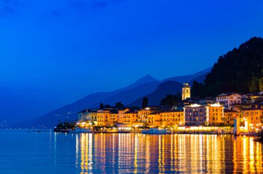 Bellagio köyünde, Como Gölü 'nde, bir yaz gecesinde. 