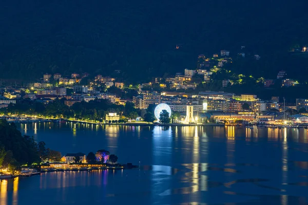 Como Gölü 'nün ve şehrin Panorama' sı Cernobbio 'dan akşam çekilmiş..