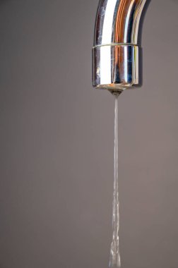 Hangi su damlasının aktığını. Kuraklık, kıtlık, istihkak ve uygun su kullanımı.