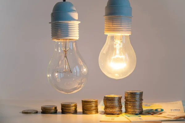 Light Bulbs One One Pile Coins Increasing Height Increases Energy — 图库照片
