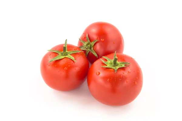 Drie tomaten met waterdruppels — Stockfoto