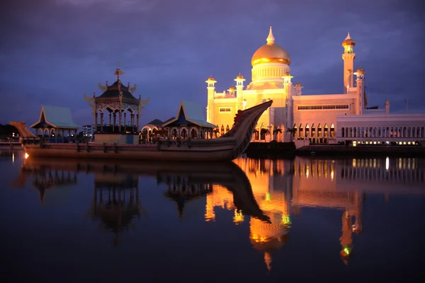 The Omar Ali Saifuddien mosque — Stock Photo, Image