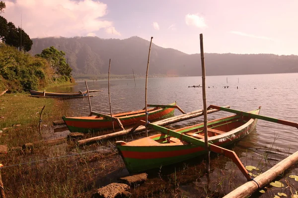 Fishing boat on sunset on Batur lake — Stock Photo, Image