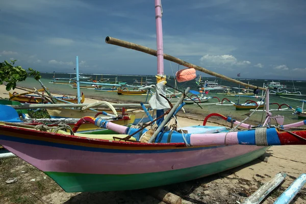 Traditionele vissersboten in sanur — Stockfoto