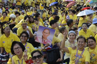 thaliand bangkok taş giyme günü