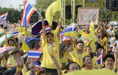 thaliand bangkok taş giyme günü