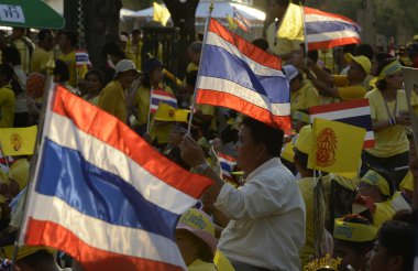 thaliand bangkok taş giyme günü