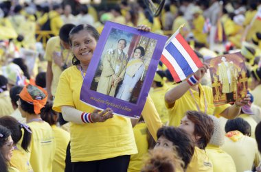 thaliand bangkok taş giyme günü