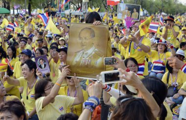 thaliand bangkok taş giyme günü