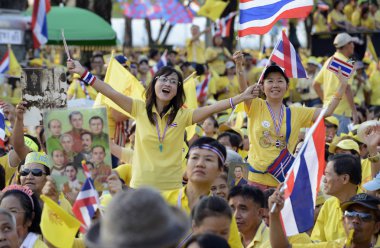 thaliand bangkok taş giyme günü