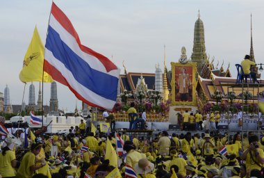 thaliand bangkok taş giyme günü