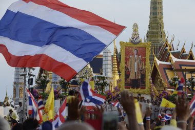 thaliand bangkok taş giyme günü