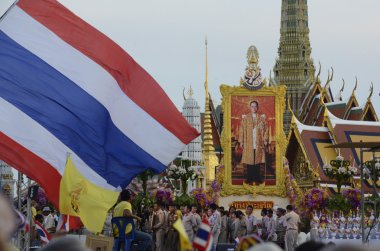 thaliand bangkok taş giyme günü