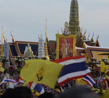 thaliand bangkok taş giyme günü