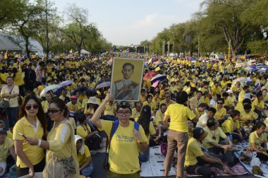 thaliand bangkok taş giyme günü