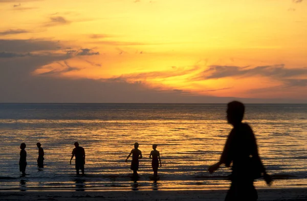 Una Puesta Sol Playa Ciudad Kampung Lubok Buaya Pantai Cenang — Foto de Stock