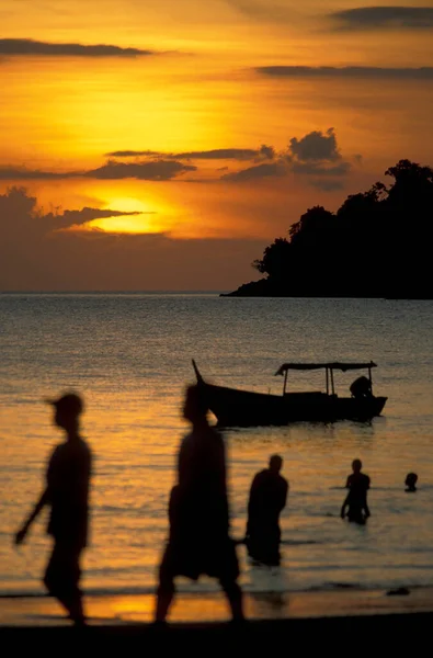 Una Puesta Sol Playa Ciudad Kampung Lubok Buaya Pantai Cenang — Foto de Stock