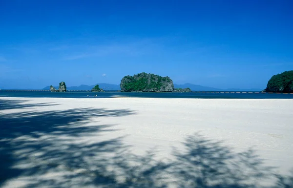 Una Playa Con Landscape Naer Ayer Hangat Village Norte Isla — Foto de Stock