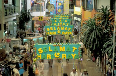 Malezya 'nın Kuala Lumpur şehrinde bir alışveriş merkezi. Malezya, Kuala Lumpur, Ocak 2003