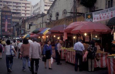 Malezya 'nın Kuala Lumpur kentindeki Eski Şehir ve Çin Kasabası' nda dükkanları olan Marketstreet. Malezya, Kuala Lumpur, Ocak 2003