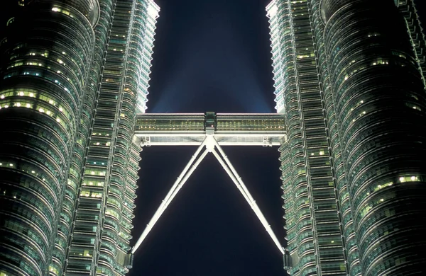 말레이시아의 쿠알라룸푸르 페트로나스 타워의 Malaysia Kuala Lumpur January 2003 — 스톡 사진