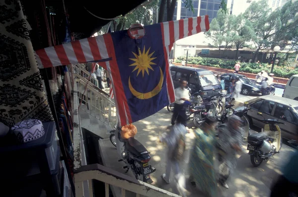 マレーシア国民の日にマレーシアの人々またはハリ メルデカ マレーシアのクアラルンプール市内 マレーシア クアラルンプール 1997年8月 — ストック写真