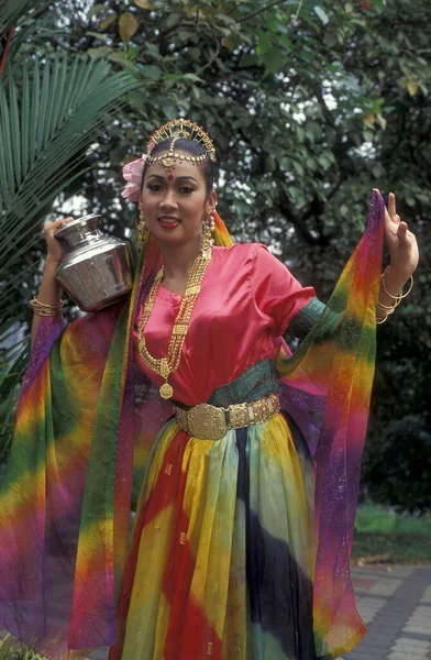 Mujeres Vestido Tradicional Malayo Ciudad Kuala Lumpur Malasia Malasia Kuala —  Fotos de Stock