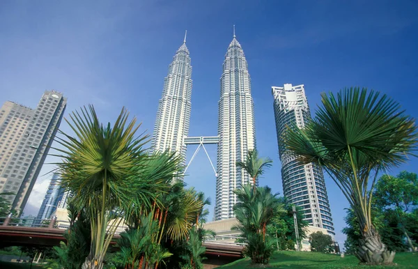 말레이시아의 쿠알라룸푸르 페트로나스 타워의 Malaysia Kuala Lumpur January 2003 — 스톡 사진