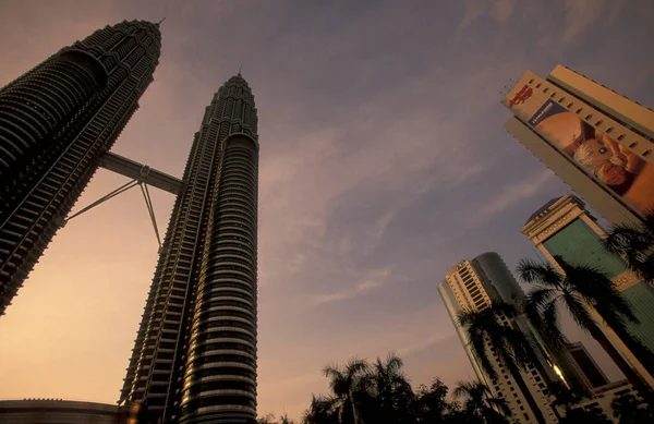 マレーシアのクアラルンプールのペトロナスツインタワーの建築物 マレーシア クアラルンプール 2003年1月 — ストック写真