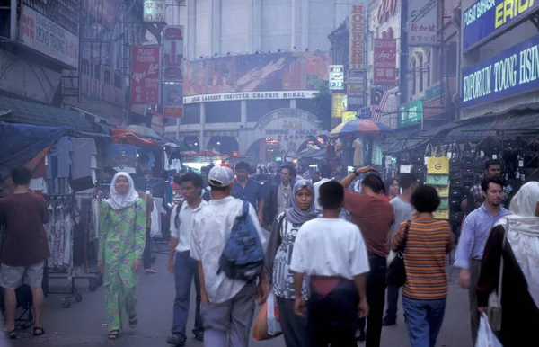 Malezya 'nın Kuala Lumpur kentindeki Eski Şehir ve Çin Kasabası' nda dükkanları olan Marketstreet. Malezya, Kuala Lumpur, Ocak 2003