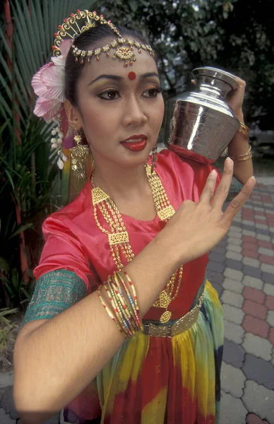 Mujeres Vestido Tradicional Malayo Ciudad Kuala Lumpur Malasia Malasia Kuala —  Fotos de Stock
