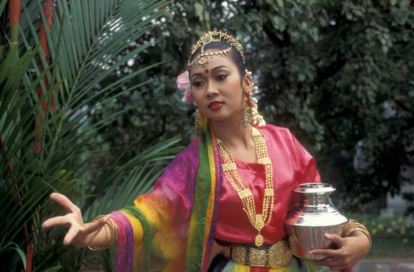 Mujeres Vestido Tradicional Malayo Ciudad Kuala Lumpur Malasia Malasia Kuala — Foto de Stock