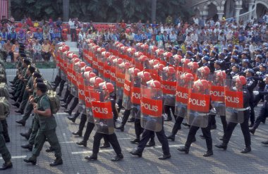 Malezya Ulusal Günü 'nde Hari Merdeka, 31 Ağustos, Malezya' nın Kuala Lumpur şehrinde düzenlenen askeri geçit töreni. Malezya, Kuala Lumpur, Ağustos 1997