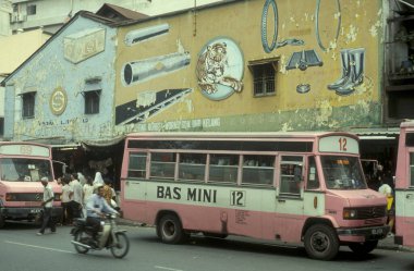 Malezya 'nın Kuala Lumpur kentindeki eski bir şehir otobüsü. Malezya, Kuala Lumpur, Ocak 2003