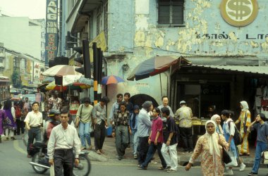 Malezya 'nın Kuala Lumpur kentindeki Eski Şehir ve Çin Kasabası' nda dükkanları olan Marketstreet. Malezya, Kuala Lumpur, Ocak 2003
