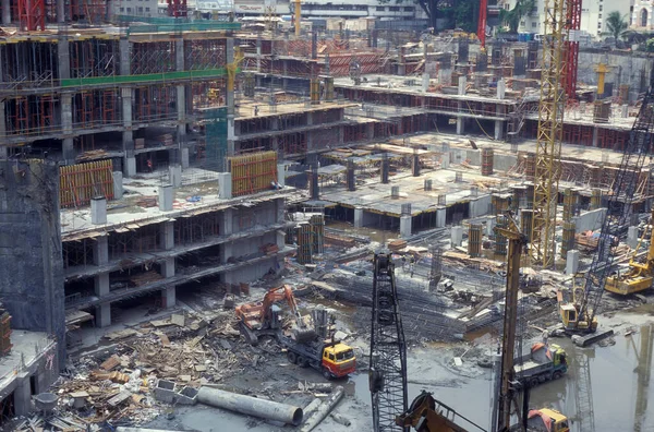マレーシアのクアラルンプール市内の大規模な建設側 マレーシア クアラルンプール 1997年8月 — ストック写真