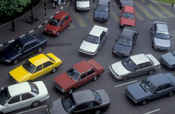 Autos Und Trafic Auf Einer Straße Der Stadt Kuala Lumpur — Stockfoto